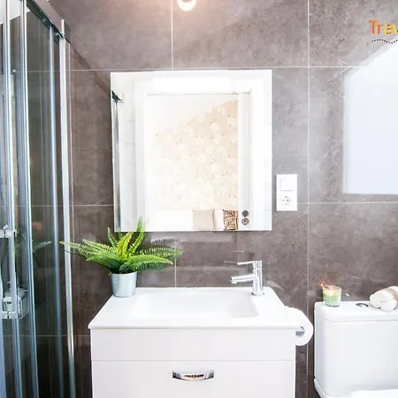 With Views Of The Cathedral Apartment